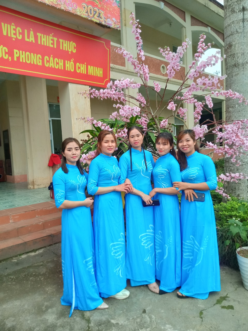 Công đoàn cơ sở xã Vĩnh Hảo phối hợp Hội Liên hiệp phụ nữ xã phát động tuần lễ áo dài