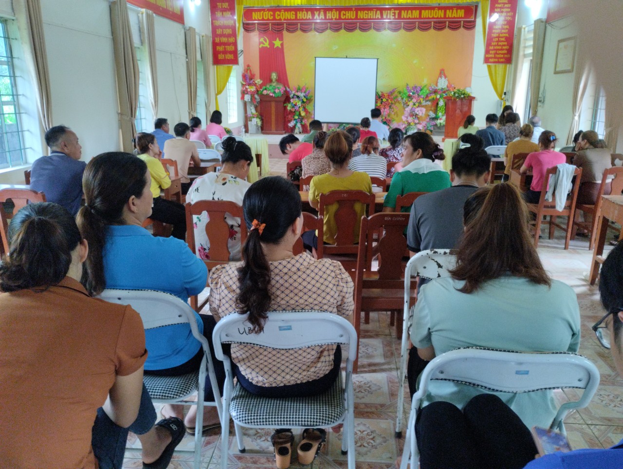 Trung tâm học tập cộng đồng xã Vĩnh Hảo tổ chức lớp khai giảng  lớp trồng và cung ứng sản phẩm cam Viet gap