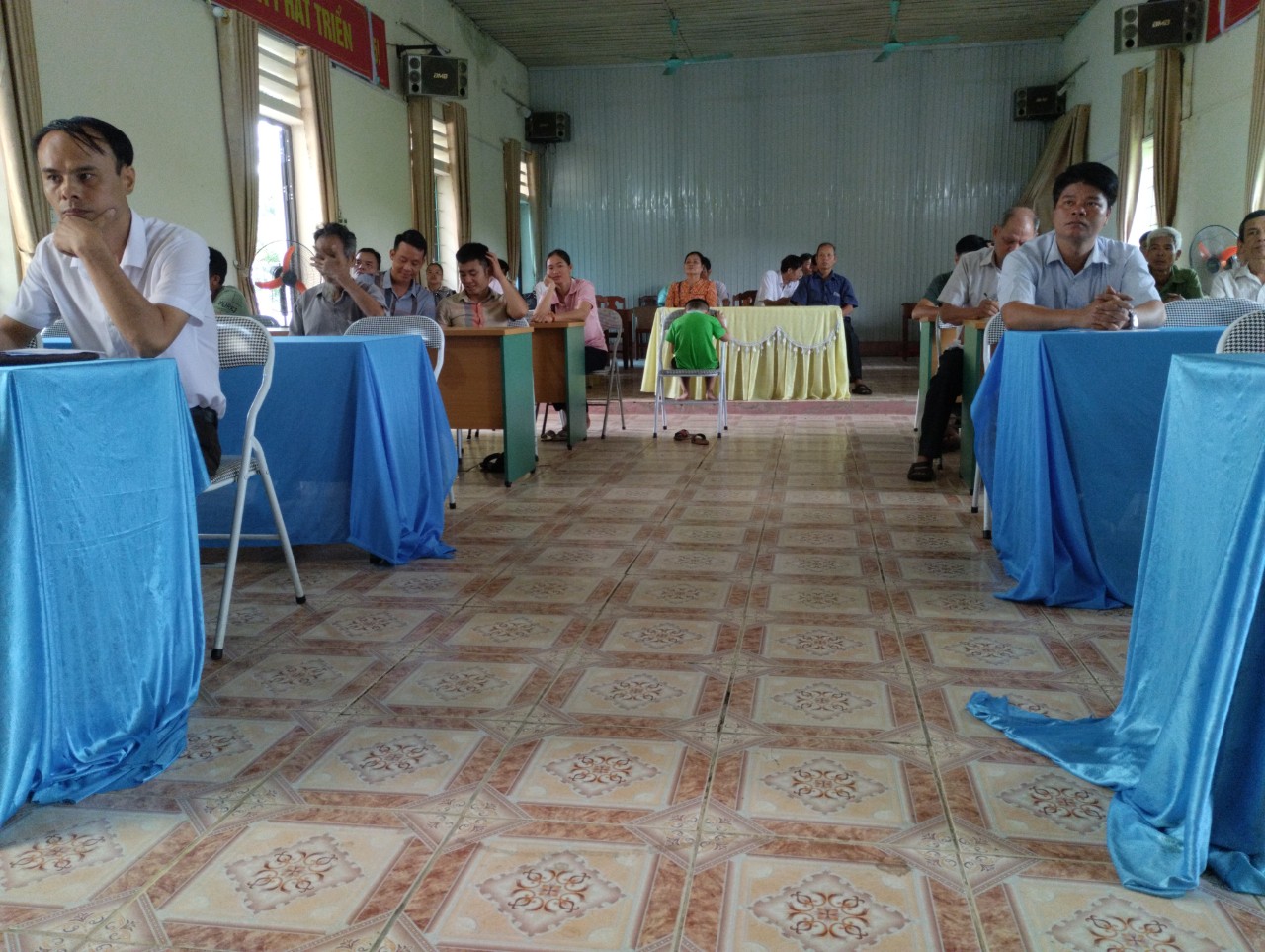 Điện lực Bắc Quang phối hợp ngân hàng AGRBANK triển khai về việc thanh toán tiền điện không dùng tiền mặt tại xã Vĩnh Hảo