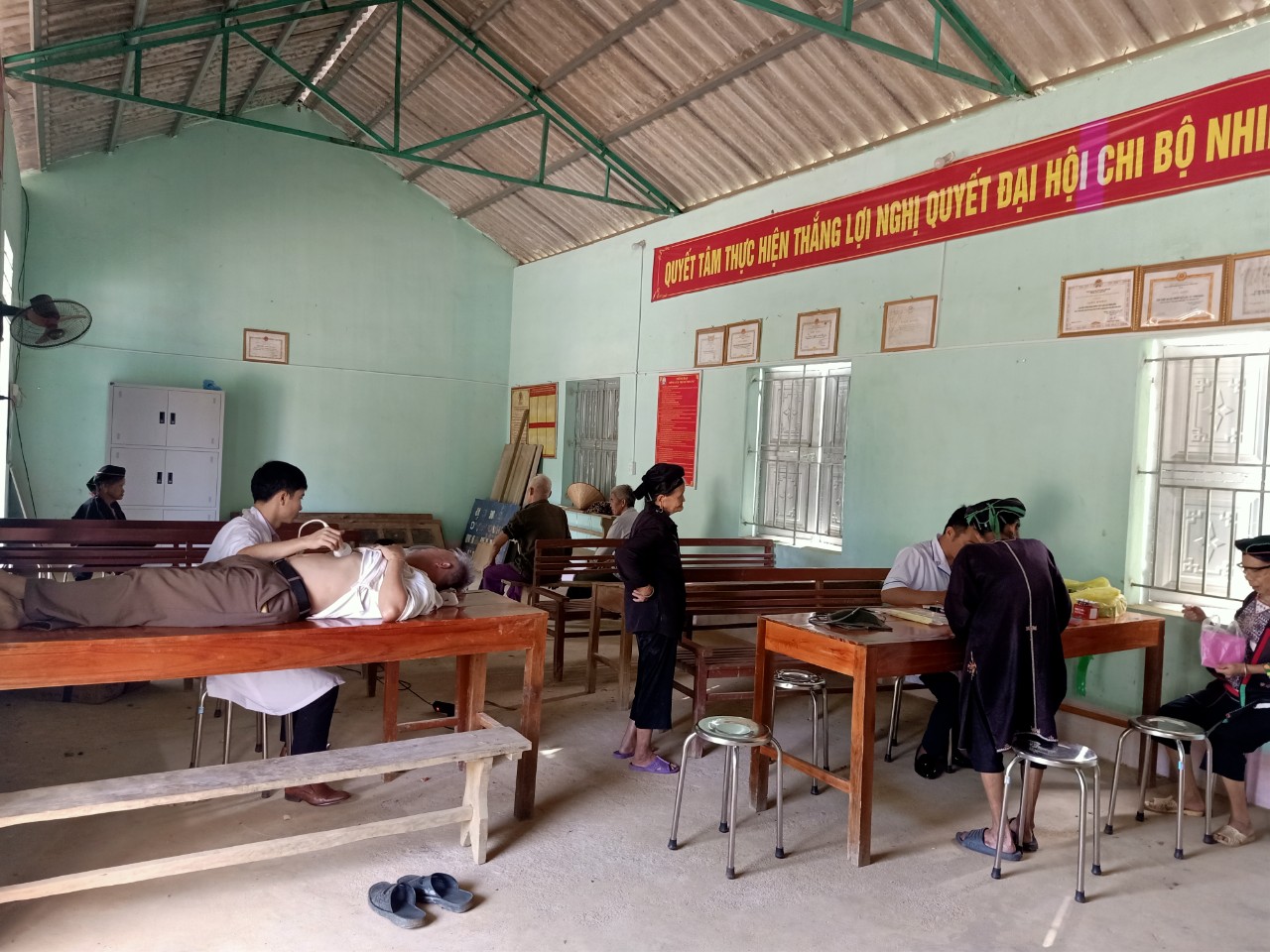 Trạm y tế xã Vĩnh Hảo làm tốt công tác khám chữa bệnh cho người cao tuổi